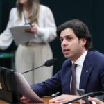 comissao-aprova-inclusao-de-cadernos-e-lapis-em-programa-de-material-didatico