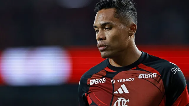 flamengo-renova-contrato-com-alex-sandro-apos-copa-do-mundo