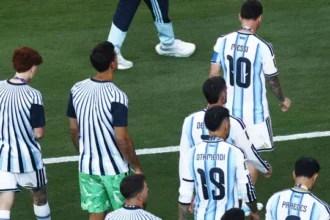 argentina-vira-as-costas-para-a-espanha-durante-entrega-da-taca