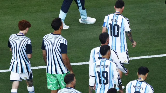 argentina-vira-as-costas-para-a-espanha-durante-entrega-da-taca