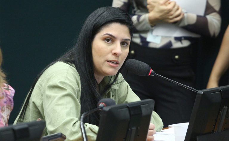 comissao-de-constituicao-e-justica-aprova-protecao-a-servidor-ou-militar-que-denunciar-maus-tratos-contra-crianca