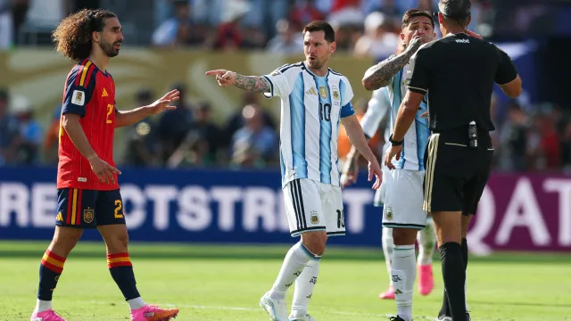 jornal-ingles-massacra-messi-apos-final:-“petulante-e-vergonhoso”