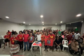 encontro-sobre-o-direito-a-moradia-no-tocantins-com-paulo-mourao,-vilela-e-povo-de-luta-reune-cerca-de-300-pessoas