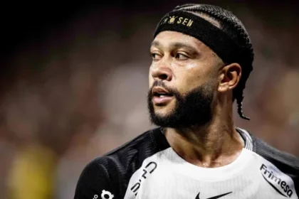 memphis-toma-frente-em-negociacao-com-corinthians-e-freia-outras-conversas