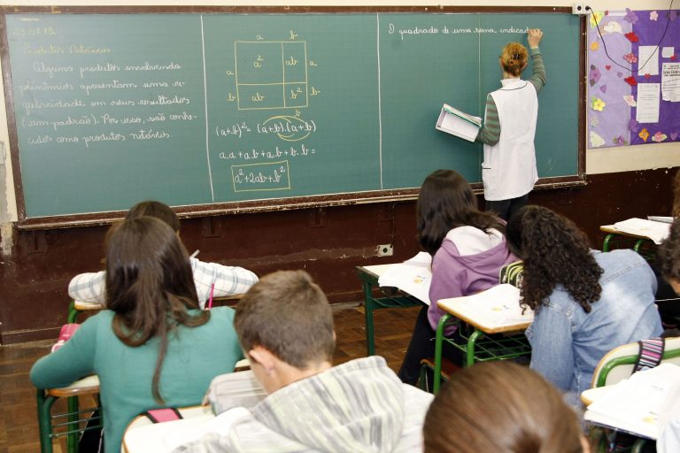 retrospectiva:-novo-piso-salarial-dos-professores-foi-destaque-entre-aprovacoes-da-camara-na-area-de-educacao