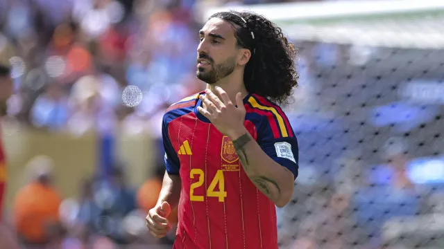 jogador-espanhol-marc-cucurella-mantem-cabelo-longo-para-que-filho-autista-o-reconheca-em-campo