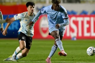 gremio-leva-gol-no-1°-minuto-e-perde-para-bolivar-em-jogo-eletrizante-na-sul-americana