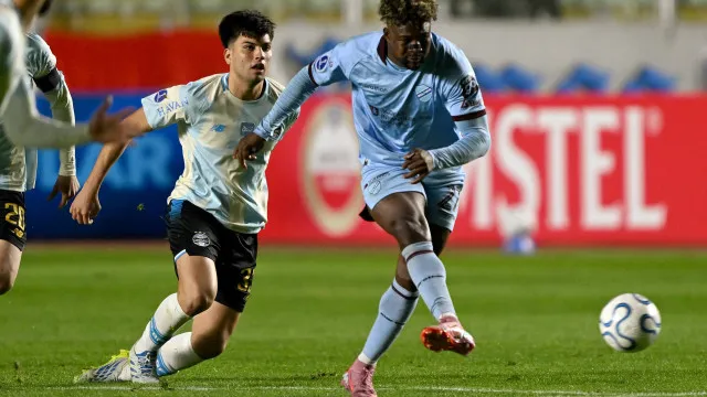 gremio-leva-gol-no-1°-minuto-e-perde-para-bolivar-em-jogo-eletrizante-na-sul-americana