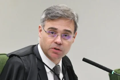 mendonca-autoriza-pf-a-investigar-repasses-para-filme-sobre-bolsonaro