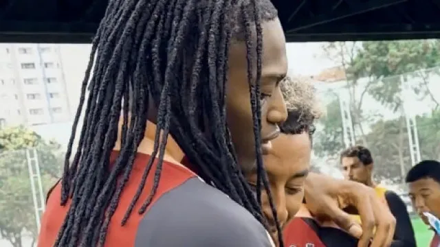 em-‘guerra’-com-o-ac-milan,-rafael-leao-treina-com-o-corinthians