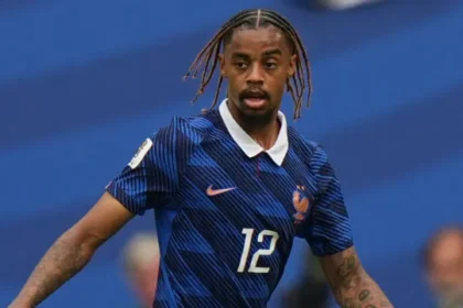 barcola-decide-nao-renovar-com-psg-e-abre-chance-de-saida,-diz-jornal