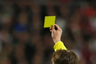 cartao-amarelo-de-argentino-do-fluminense-levanta-suspeitas-de-manipulacao-no-brasileirao
