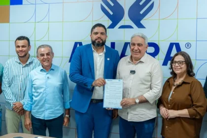 em-araguaina,-laurez-firma-compromisso-com-aciara,-prestigia-pre-candidatura-de-coletivo-petista-e-reune-se-com-jornalistas-e-movimentos-sociais