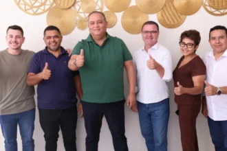 senador-eduardo-gomes-garante-apoio-do-prefeito-e-de-7-dos-9-vereadores-de-pedro-afonso