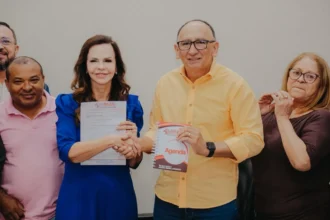 pre-candidata-ao-governo,-dorinha-seabra-recebe-carta-de-reivindicacoes-no-sintras