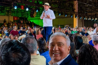 laurez-reforca-alianca-com-presidente-lula-ao-participar-da-convencao-nacional:-“momento-historico”