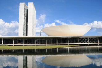 projeto-torna-vacina-contra-hpv-obrigatoria-e-prioriza-testes-moleculares-para-cancer-de-colo-do-utero