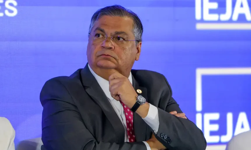 flavio-dino-aciona-pf-apos-tcu-apontar-r$-55,4-milhoes-em-emendas-suspeitas-executadas-entre-2020-e-2024