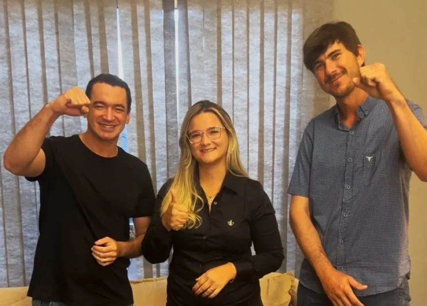 prefeita-thaynara-de-melo-e-mais-8-vereadores-de-alvorada-declaram-apoio-a-candidatura-de-alexandre-guimaraes-ao-senado