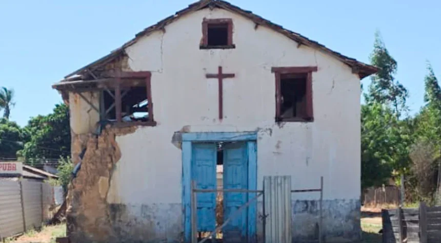mpe-pede-medidas-urgentes-para-evitar-desabamento-de-igreja-do-seculo-xviii-em-chapada-da-natividade