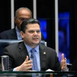 apos-travar-pec-por-mais-de-dois-meses,-davi-alcolumbre-libera-tramite-do-fim-da-escala-6×1-no-senado-depois-de-dialogo-com-lula