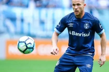 palmeiras-entra-na-briga-para-contratar-o-volante-arthur,-ex-gremio