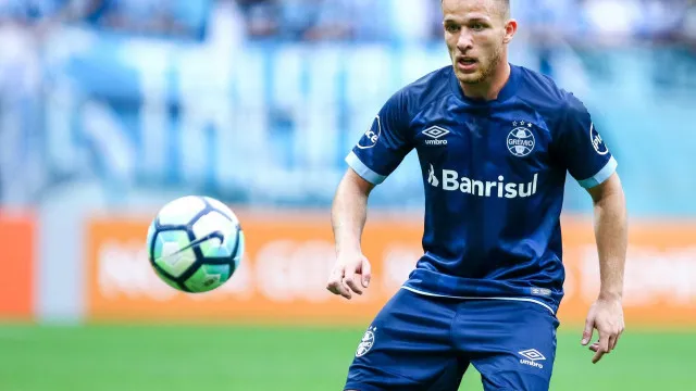 palmeiras-entra-na-briga-para-contratar-o-volante-arthur,-ex-gremio