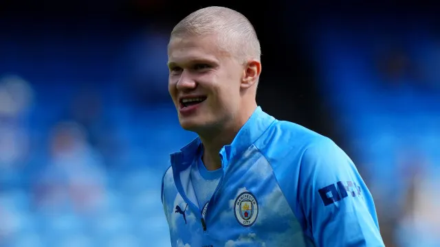 haaland-surpreende-e-abandona-cabelos-longos-antes-de-estreia-do-city-na-premier-league