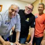 laurez-reafirma-compromisso-de-criar-secretaria-da-policia-civil-em-documento-assinado-com-o-sinpol
