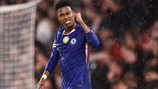 chelsea-vence-o-luton-town-com-ajuda-de-estevao-e-avanca-na-copa-da-liga