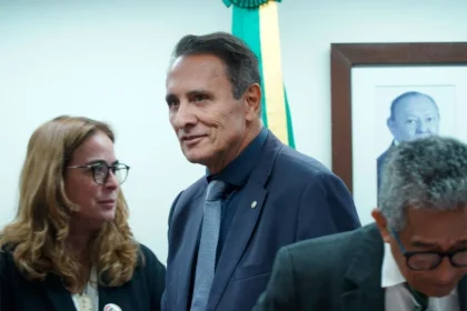 em-off-|-gaguim-vence-impasse-judicial-e-desafio-agora-e-melhorar-desempenho-nos-colegios-maiores;-dorinha-e-vicentinho-prometem-acabar-com-o-fet,-mas-o-que-a-sociedade-ganha-com-isso?