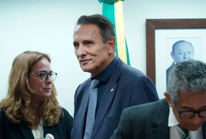 em-off-|-gaguim-vence-impasse-judicial-e-desafio-agora-e-melhorar-desempenho-nos-colegios-maiores;-dorinha-e-vicentinho-prometem-acabar-com-o-fet,-mas-o-que-a-sociedade-ganha-com-isso?