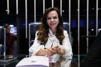 em-off-|-na-ccj-do-senado,-dorinha-vota-pelo-fim-da-escala-6×1;-em-palmas,-ministro-apoia-mourao-para-o-senado;-em-meio-a-insatisfacoes-com-palacianos,-eli-borges-conquista-importante-apoio-de-michelle-bolsonaro