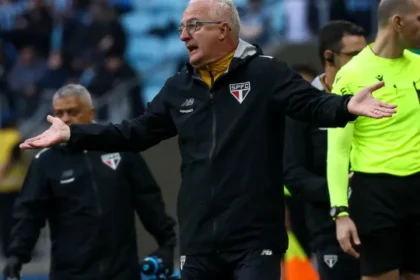 dorival-lamenta-reves-na-sul-americana,-mas-aponta-evolucao-do-sao-paulo
