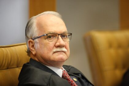 ministro-fachin-suspende-decisoes-de-mendonca-e-dino-sobre-diretor-da-pf-e-retira-moraes-do-inquerito-das-fake-news