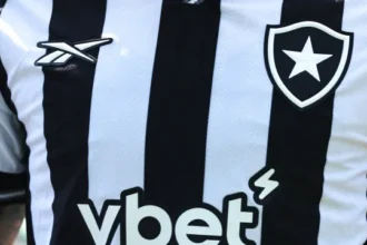 botafogo-e-bragantino-empatam-em-jogo-com-revolta-apos-expulsao-de-ex-flamengo