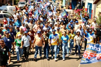 em-porto-nacional,-vicentinho-junior-faz-caminhada-no-comercio-e-defende-obras-de-infraestrutura