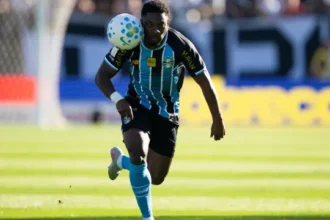 botafogo-e-gremio-fazem-jogo-atrasado-no-rio-preocupados-com-a-ameaca-de-rebaixamento