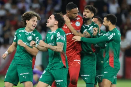 palmeiras-sofre,-mas-avanca-nos-penaltis-e-encara-o-fluminense-na-semifinal-da-libertadores