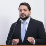 da-tribuna,-vinicius-pires-afirma-que-camara-so-diz-“amem”-a-prefeito-eduardo-e-defende-que-casa-assuma-seu-protagonismo