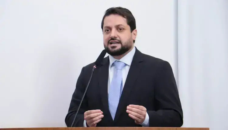 da-tribuna,-vinicius-pires-afirma-que-camara-so-diz-“amem”-a-prefeito-eduardo-e-defende-que-casa-assuma-seu-protagonismo