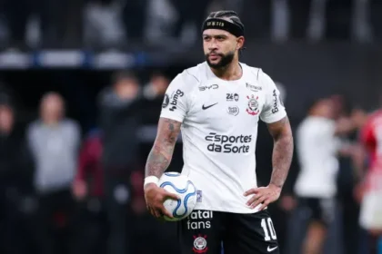 distracoes-extracampo-de-memphis-viram-desafio-para-diniz-no-corinthians