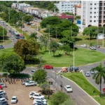 palmas-proibe-candidatos-de-fixarem-bandeiras-nas-rotatorias-e-em-vias-exclusivas-para-pedestres-e-ciclistas;-entenda-a-regulamentacao-do-paco