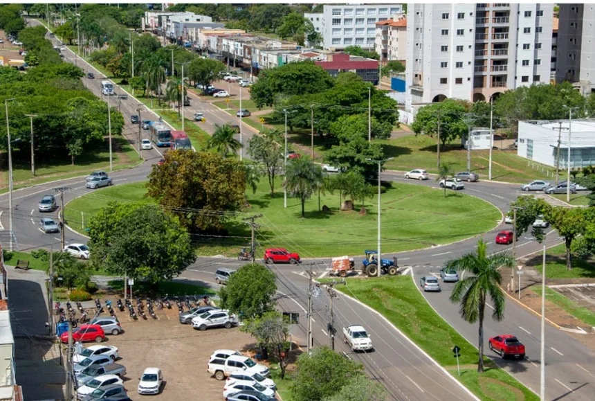 palmas-proibe-candidatos-de-fixarem-bandeiras-nas-rotatorias-e-em-vias-exclusivas-para-pedestres-e-ciclistas;-entenda-a-regulamentacao-do-paco