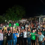 ao-lado-de-janad-valcari,-claudia-lelis-reune-milhares-de-pessoas-no-aureny-iii-e-pede-confianca-do-palmense