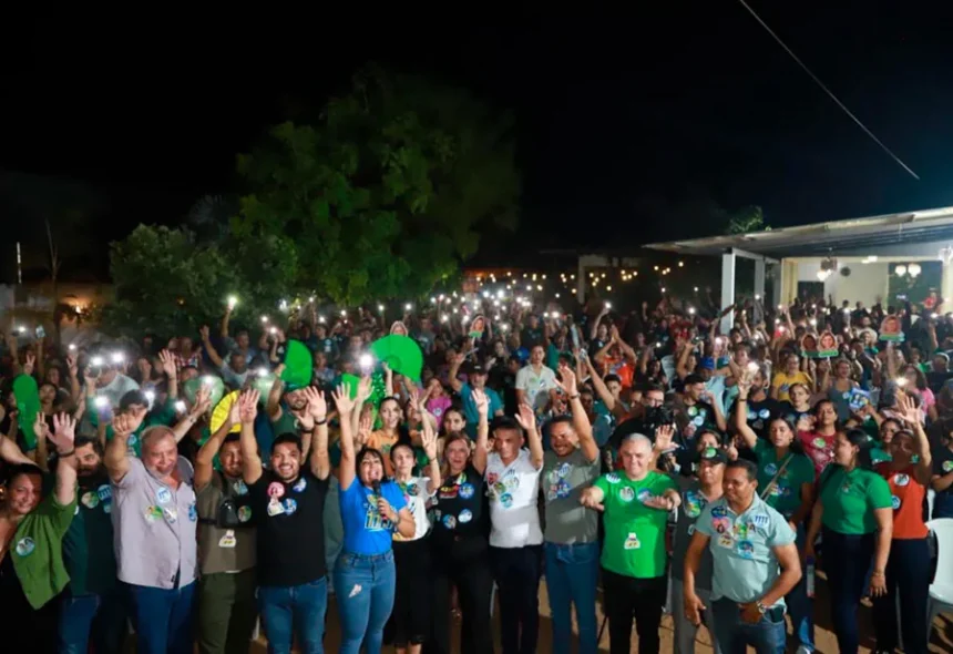 ao-lado-de-janad-valcari,-claudia-lelis-reune-milhares-de-pessoas-no-aureny-iii-e-pede-confianca-do-palmense