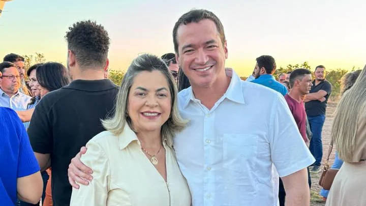 prefeita-de-guarai,-fatima-coelho-oficializa-apoio-a-alexandre-guimaraes-e-cita-investimentos-no-municipio