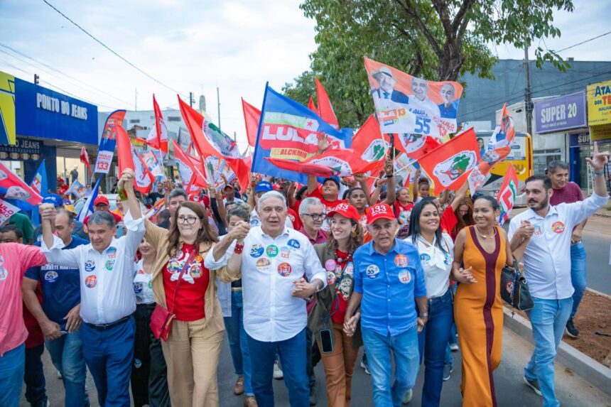 com-apoio-de-lula,-laurez-e-paulo-mourao-realizam-caminhada-ao-lado-de-ministros