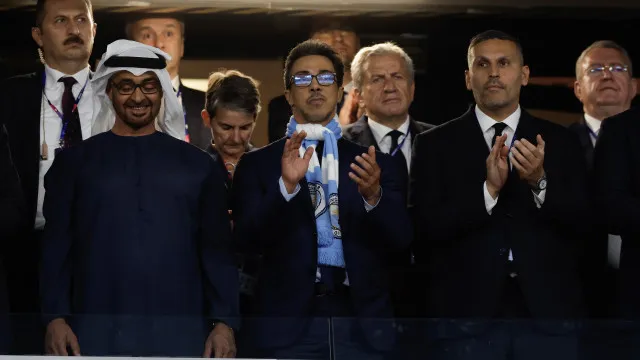 gary-neville-so-ve-“um-castigo-apropriado”-para-o-manchester-city