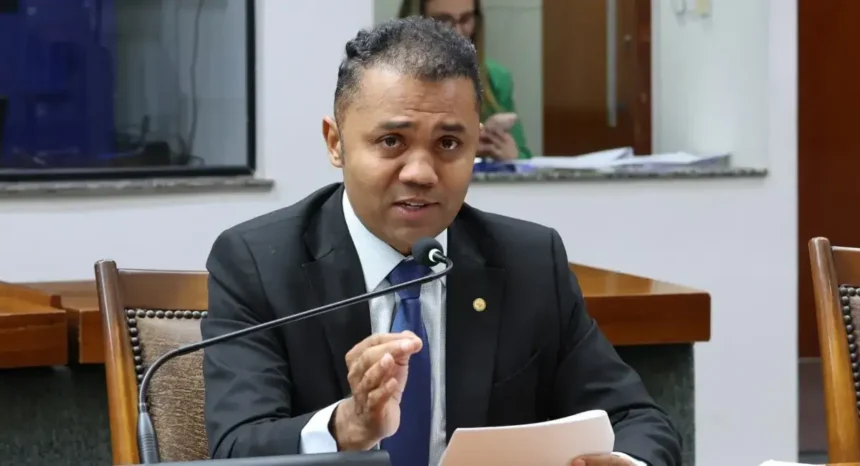 reeleito-na-aleto-com-3o-maior-votacao,-moisemar-marinho-anuncia-apoio-a-vicentinho-junior-no-2o-turno